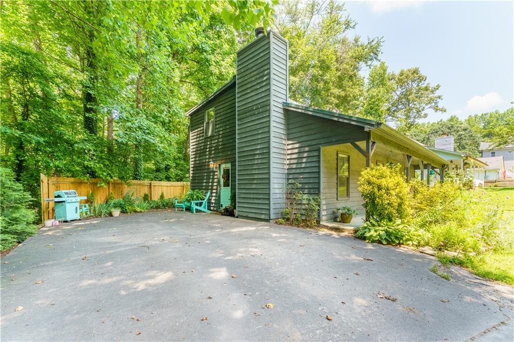 3 bedroom, 2 bathroom, 1,540 sq ft single family residence for sale at 2590 Valient Drive, Cumming, GA 30041 — photo 3
