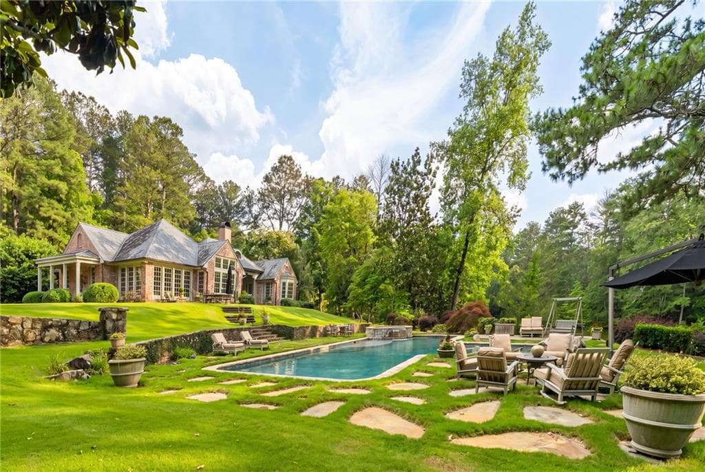 6 bedroom, 5 bathroom, 6,327 sq ft single family residence for sale at 10180 Capps Ferry Road, Chattahoochee Hills, GA 30268 — photo 4