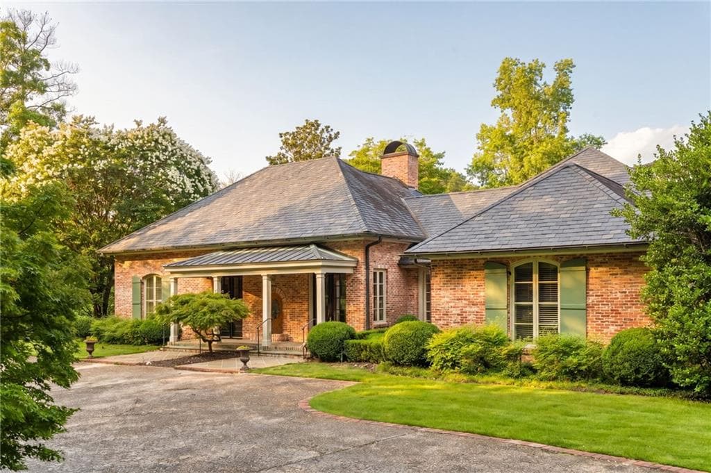 6 bedroom, 5 bathroom, 6,327 sq ft single family residence for sale at 10180 Capps Ferry Road, Chattahoochee Hills, GA 30268 — photo 2