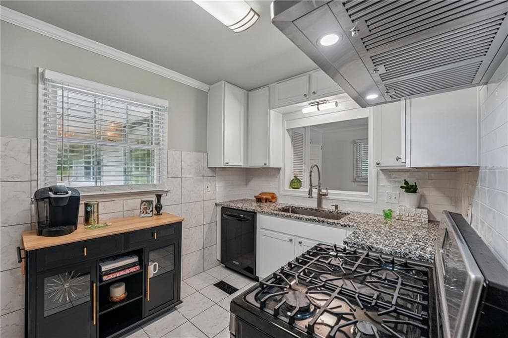 4 bedroom, 2 bathroom, 1,688 sq ft single family residence under contract at 2120 Meadowbrook Lane, Marietta, GA 30067 — photo 7