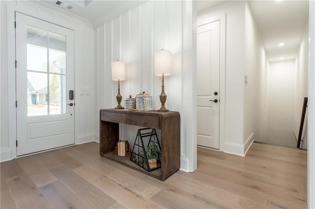 3 bedroom, 3 bathroom, 2,600 sq ft single family residence for sale at 869 Salton Way, Hoschton, GA 30548 — photo 4