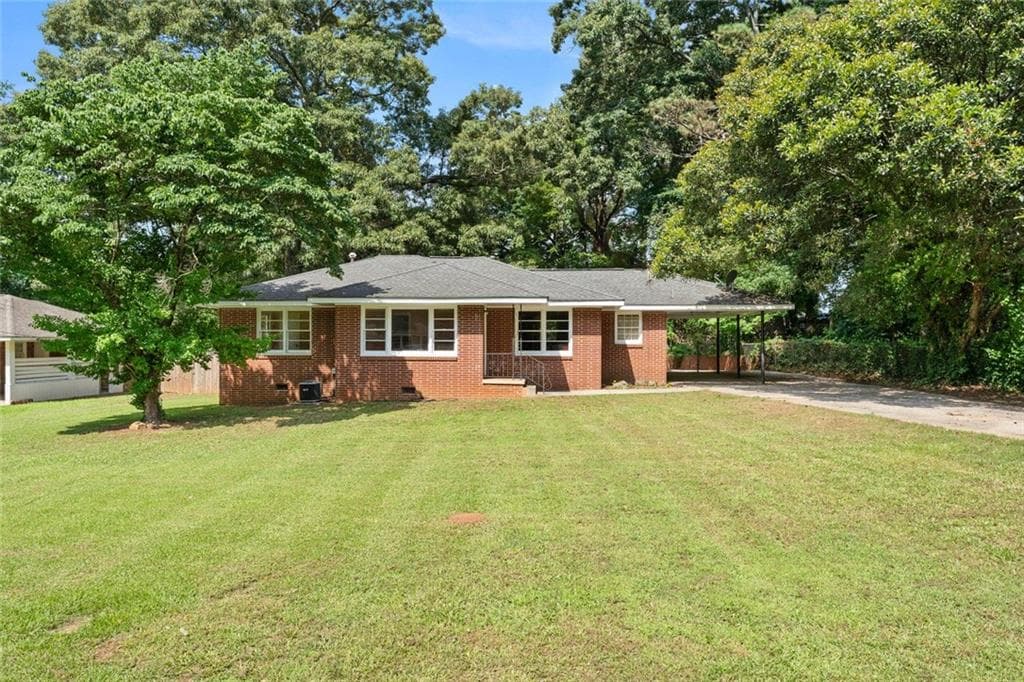 3 bedroom, 1 bathroom, 1,283 sq ft single family residence for sale at 330 Roberts Street, Lawrenceville, GA 30046 — photo 1 of 35