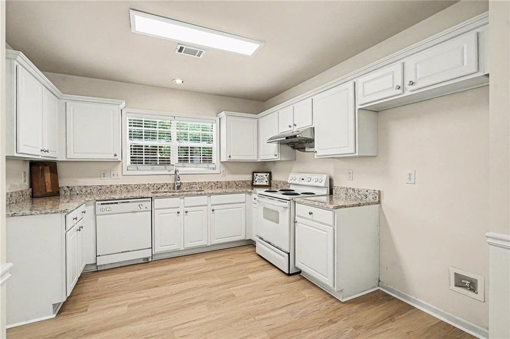 4 bedroom, 3 bathroom, 2,628 sq ft single family residence for sale at 492 Mimosa Grove Crossing, Tucker, GA 30084 — photo 5