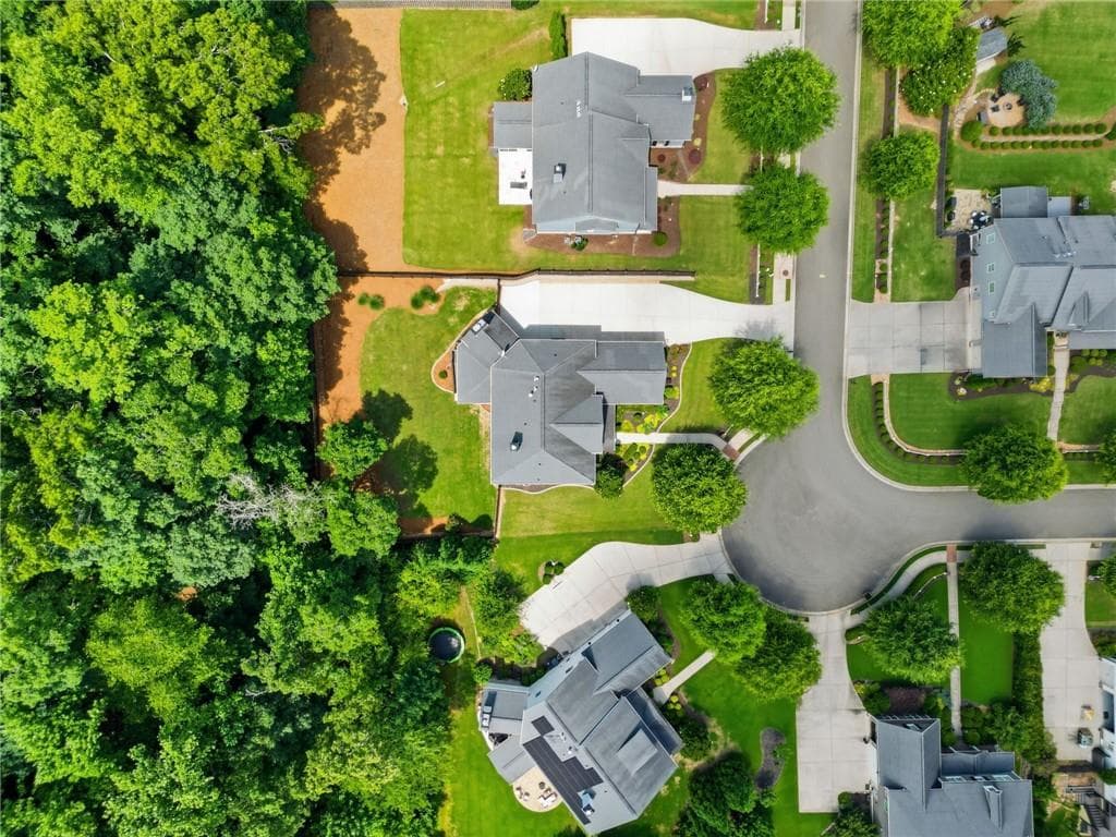 6 bedroom, 5 bathroom, 4,862 sq ft single family residence under contract at 4065 Williams Point Drive, Cumming, GA 30028 — photo 6