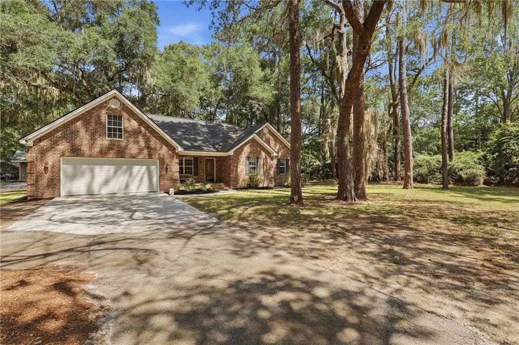 3 bedroom, 2 bathroom, 2,088 sq ft single family residence sold at 1002 Belle Island Road, Richmond Hill, GA 31324