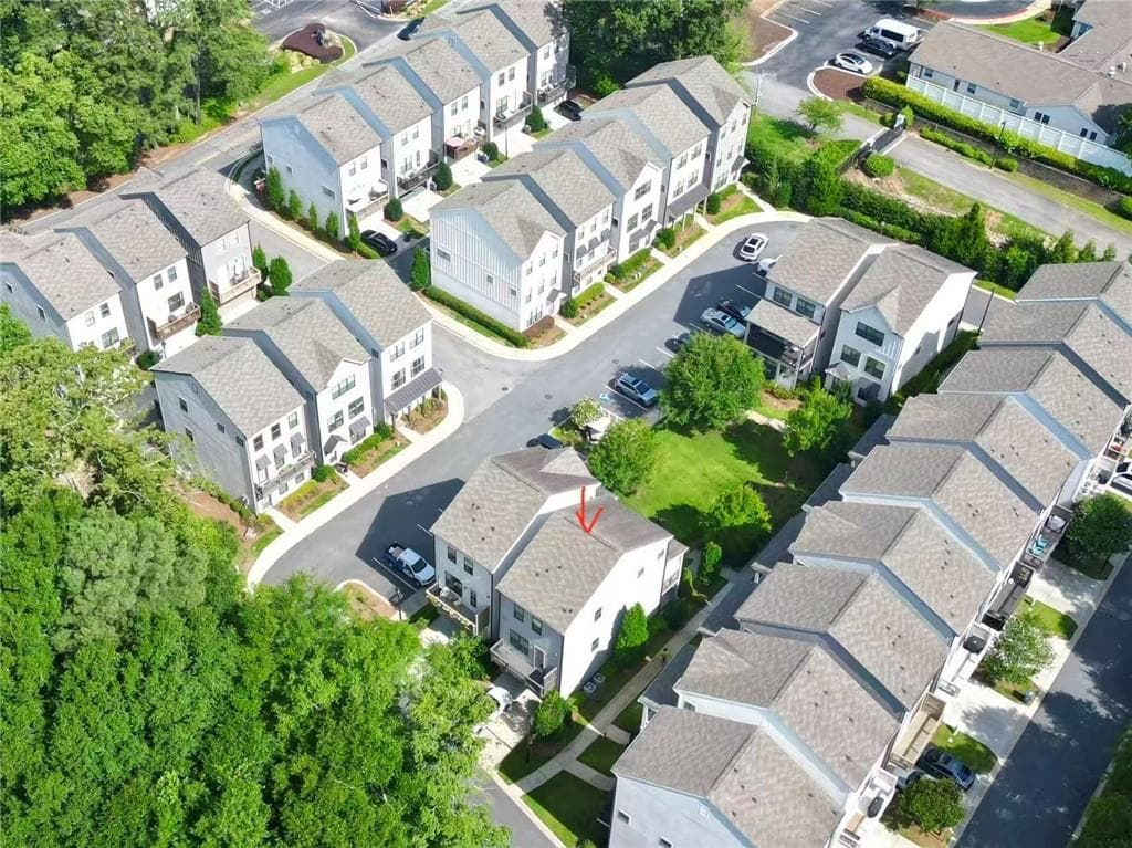 3 bedroom, 4 bathroom, 1,970 sq ft single family residence under contract at 4399 Gillon Circle, Atlanta, GA 30339 — photo 3