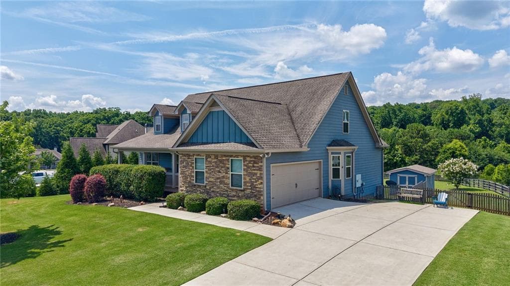 4 bedroom, 4 bathroom, 2,562 sq ft single family residence under contract at 1010 Gold Finch Drive, Jefferson, GA 30549 — photo 2