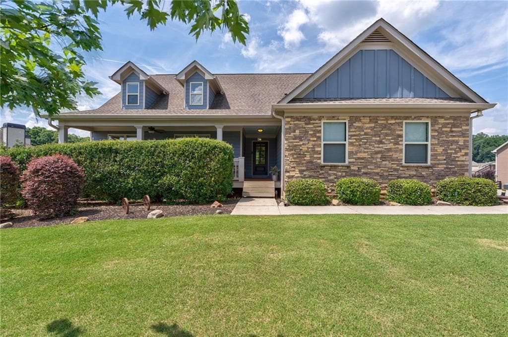 4 bedroom, 4 bathroom, 2,562 sq ft single family residence under contract at 1010 Gold Finch Drive, Jefferson, GA 30549 — photo 5