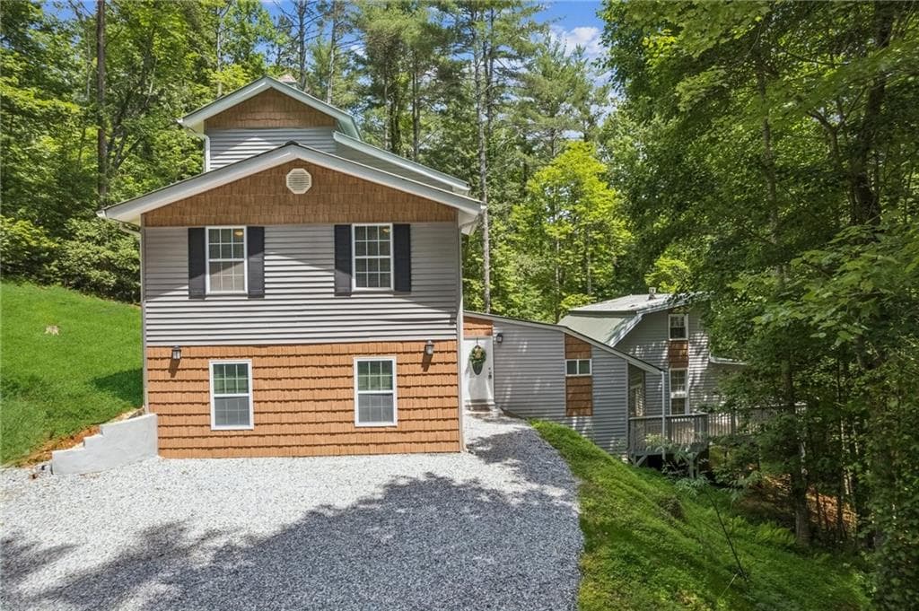 5 bedroom, 6 bathroom, 3,100 sq ft single family residence for sale at 375 Deerfield Drive, Dahlonega, GA 30533 — photo 5