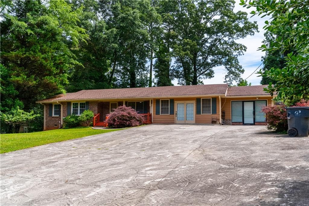 4 bedroom, 3 bathroom, 2,173 sq ft single family residence under contract at 2888 Mockingbird Circle, Duluth, GA 30096