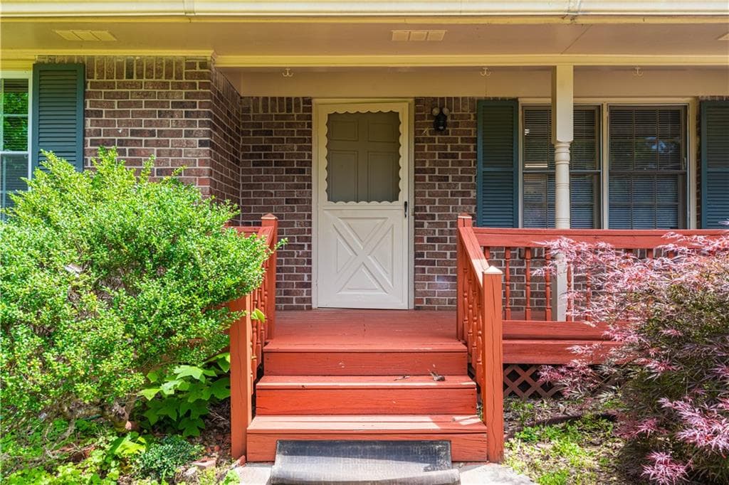 4 bedroom, 3 bathroom, 2,173 sq ft single family residence under contract at 2888 Mockingbird Circle, Duluth, GA 30096 — photo 3