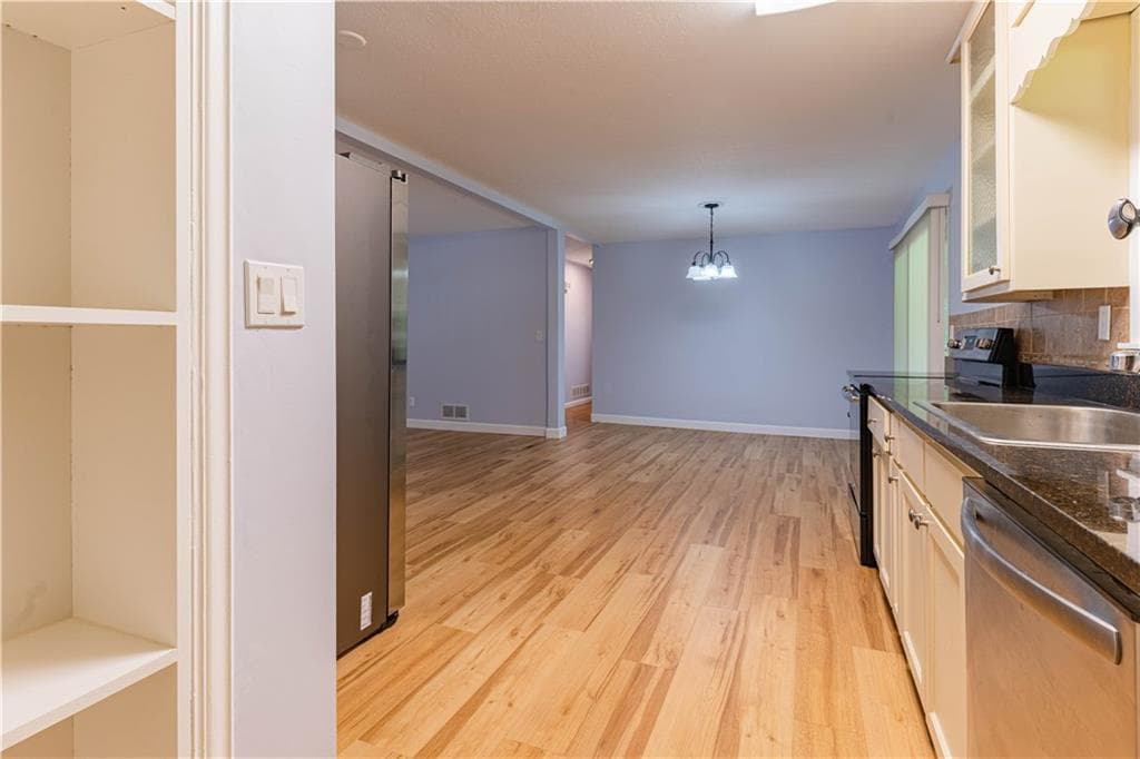 4 bedroom, 3 bathroom, 2,173 sq ft single family residence under contract at 2888 Mockingbird Circle, Duluth, GA 30096 — photo 8