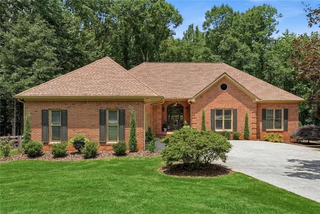 4 bedroom, 4 bathroom, 4,331 sq ft single family residence sold at 6530 Calamar Drive, Cumming, GA 30040
