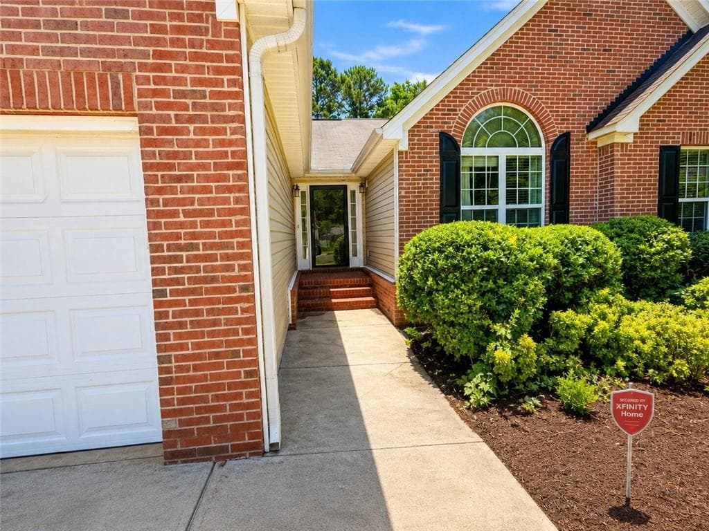 3 bedroom, 2 bathroom, 2,275 sq ft single family residence for sale at 953 Creek Bottom Road, Loganville, GA 30052 — photo 2