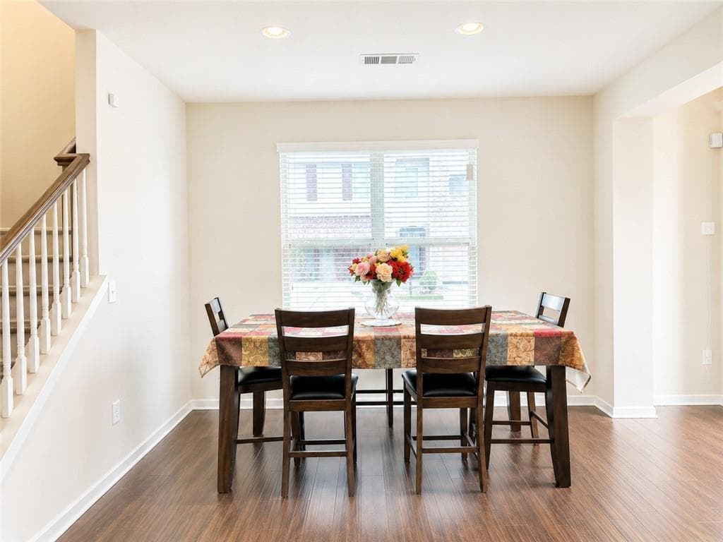 3 bedroom, 3 bathroom, 1,956 sq ft townhouse for sale at 7808 Rutgers Circle, Fairburn, GA 30213 — photo 3