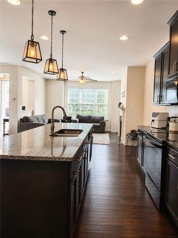 3 bedroom, 3 bathroom, 1,956 sq ft townhouse for sale at 7808 Rutgers Circle, Fairburn, GA 30213 — photo 2