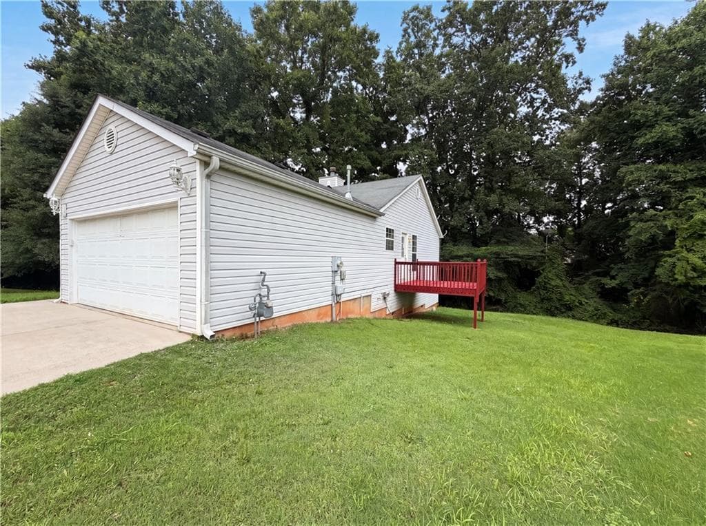 3 bedroom, 2 bathroom, 1,373 sq ft single family residence for sale at 2690 Lolli Court, Ellenwood, GA 30294 — photo 2