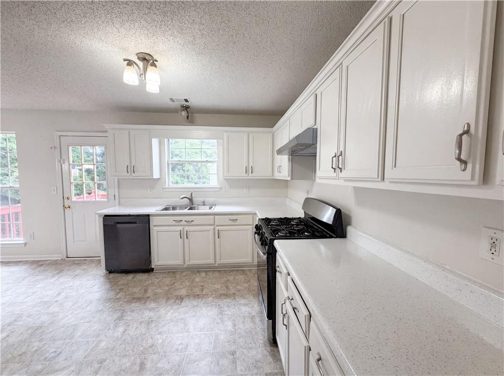 3 bedroom, 2 bathroom, 1,373 sq ft single family residence for sale at 2690 Lolli Court, Ellenwood, GA 30294 — photo 8