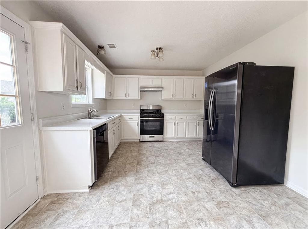 3 bedroom, 2 bathroom, 1,373 sq ft single family residence for sale at 2690 Lolli Court, Ellenwood, GA 30294 — photo 9