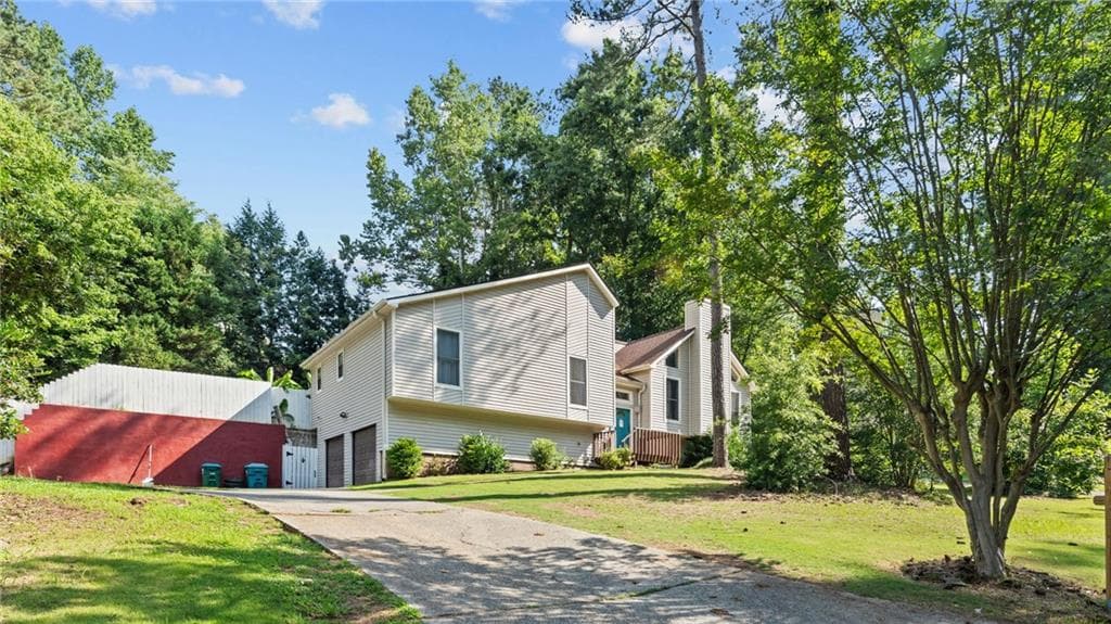 4 bedroom, 3 bathroom, 1,573 sq ft single family residence for sale at 3291 Rae Place, Lawrenceville, GA 30044 — photo 2