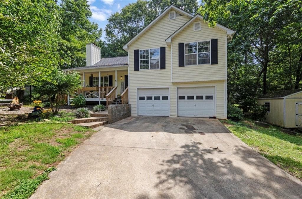 3 bedroom, 2 bathroom, 1,359 sq ft single family residence for sale at 7130 Bristol Trail, Cumming, GA 30028 — photo 1 of 34