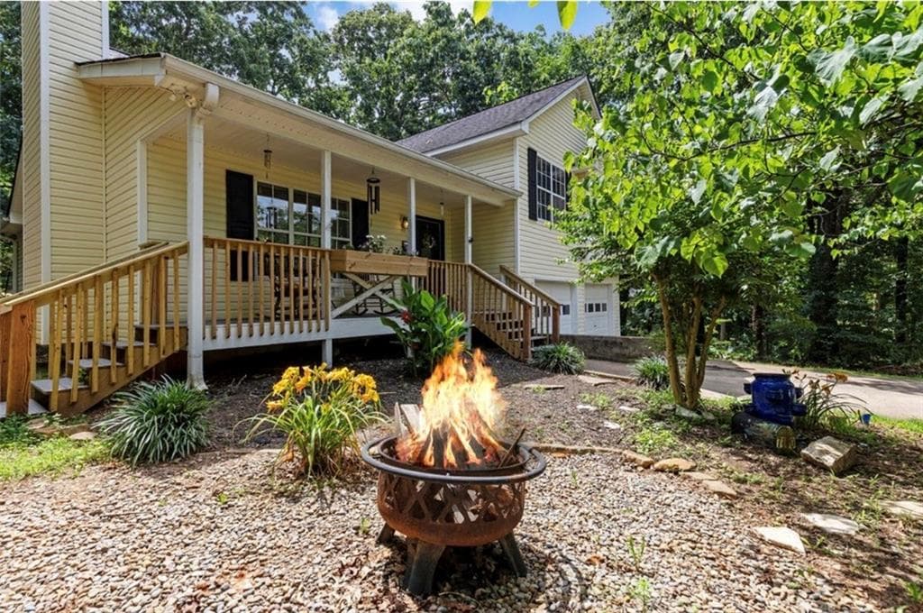 3 bedroom, 2 bathroom, 1,359 sq ft single family residence for sale at 7130 Bristol Trail, Cumming, GA 30028 — photo 3