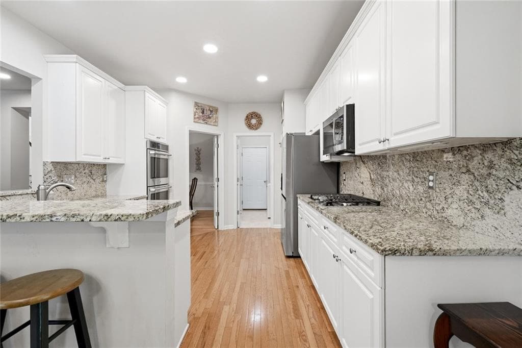 3 bedroom, 3 bathroom, 2,480 sq ft single family residence under contract at 2400 Mirrabeau Court, Marietta, GA 30066 — photo 9