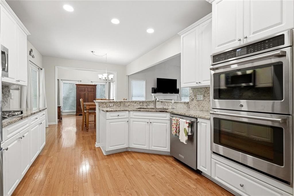 3 bedroom, 3 bathroom, 2,480 sq ft single family residence under contract at 2400 Mirrabeau Court, Marietta, GA 30066 — photo 10