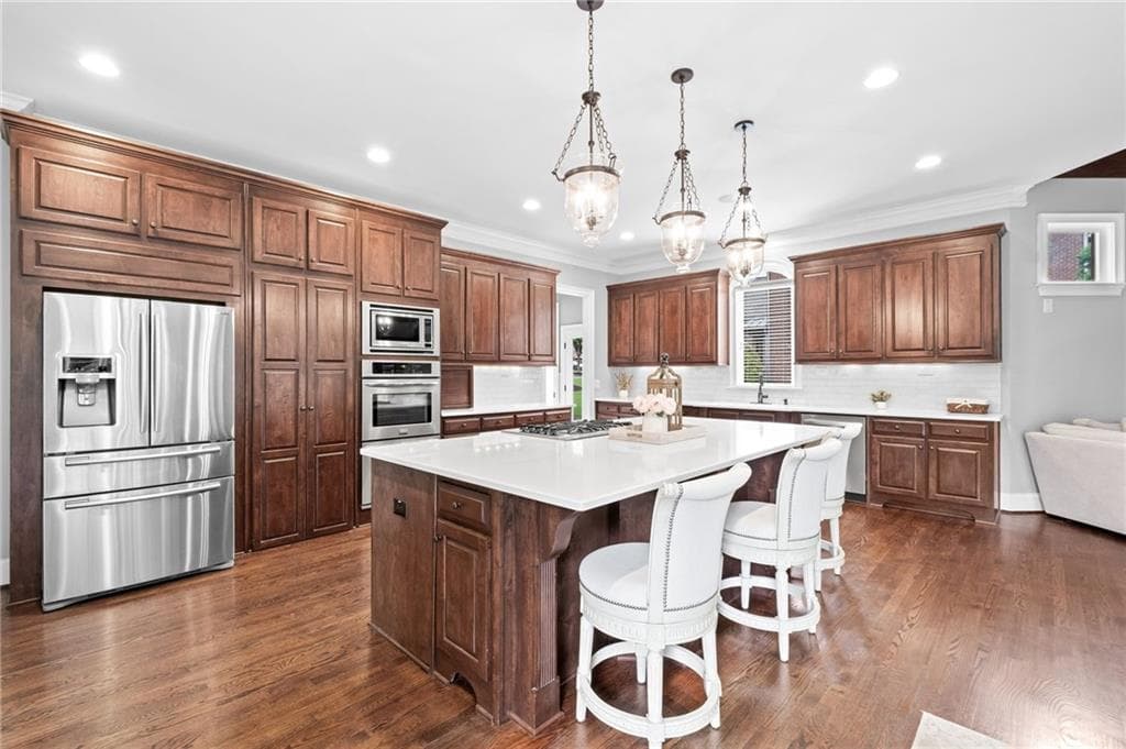 6 bedroom, 7 bathroom, 7,695 sq ft single family residence under contract at 16550 Quayside Drive, Milton, GA 30004 — photo 5
