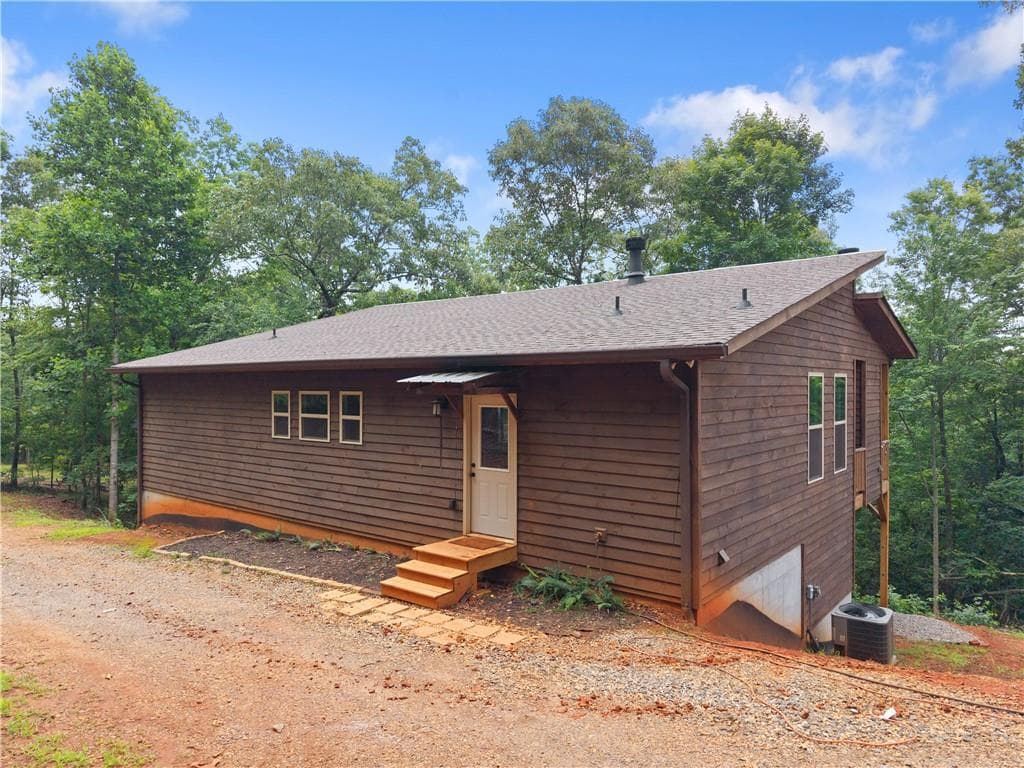 3 bedroom, 3 bathroom, 1,728 sq ft single family residence for sale at 308 Fowler Creek Drive, Cleveland, GA 30528 — photo 2
