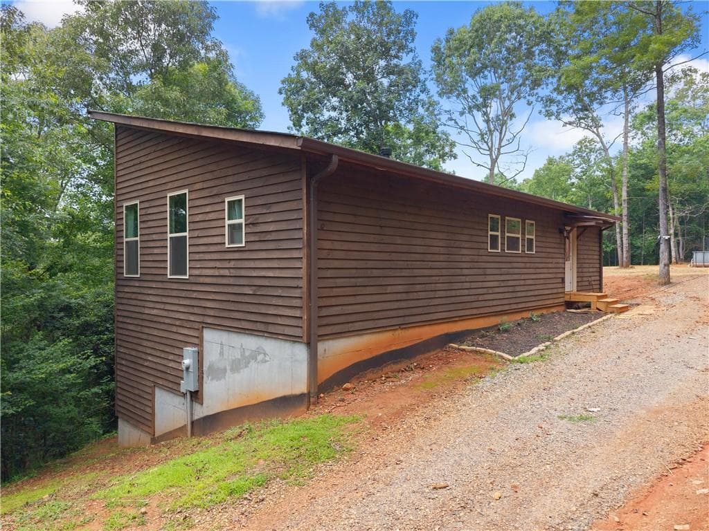 3 bedroom, 3 bathroom, 1,728 sq ft single family residence for sale at 308 Fowler Creek Drive, Cleveland, GA 30528 — photo 3