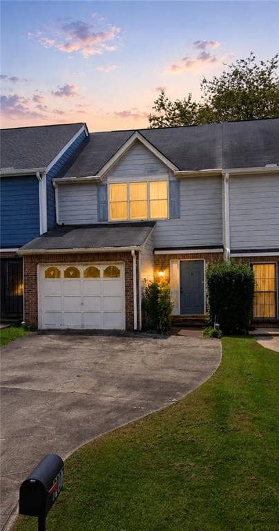 2 bedroom, 3 bathroom, 1,404 sq ft townhouse sold at 8007 Woodlake Drive, Riverdale, GA 30274