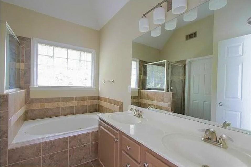 6 bedroom, 4 bathroom, 3,480 sq ft single family residence for sale at 5549 Wynhall Drive, Peachtree Corners, GA 30071 — photo 10