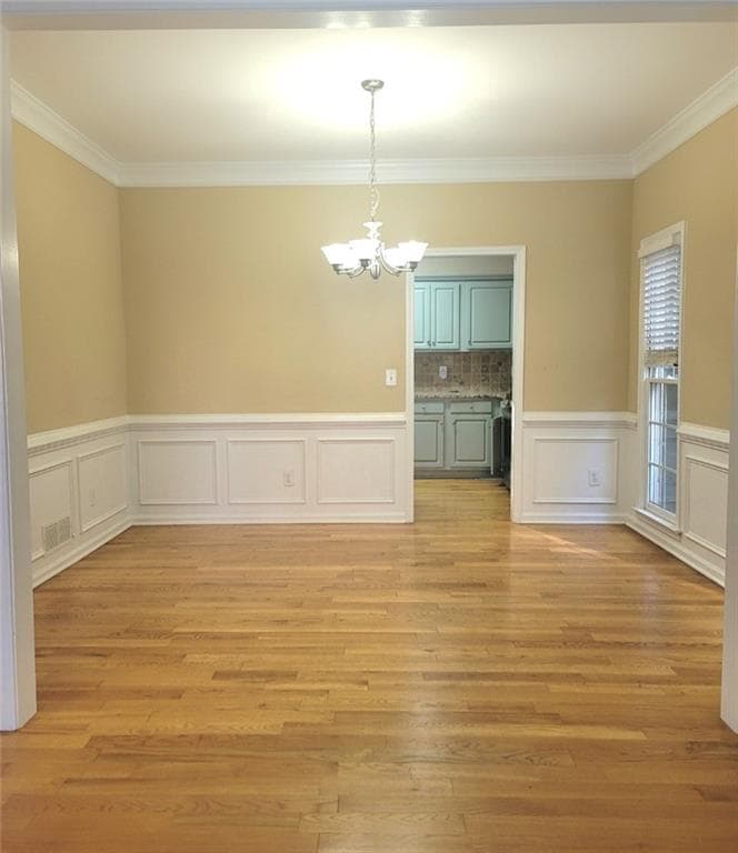 6 bedroom, 4 bathroom, 3,480 sq ft single family residence for sale at 5549 Wynhall Drive, Peachtree Corners, GA 30071 — photo 3