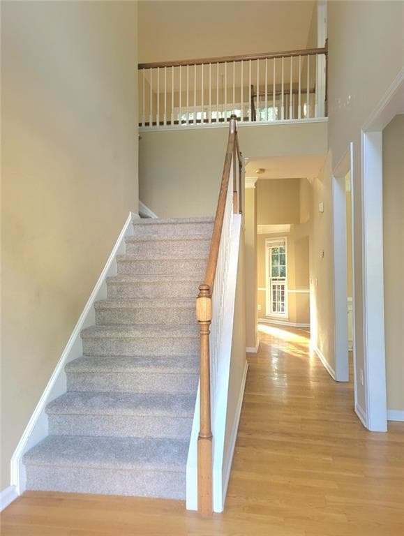 6 bedroom, 4 bathroom, 3,480 sq ft single family residence for sale at 5549 Wynhall Drive, Peachtree Corners, GA 30071 — photo 2