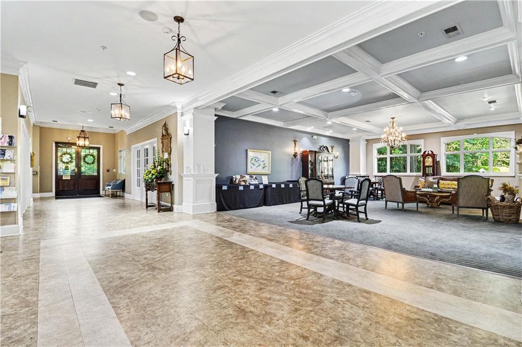 1 bedroom, 1 bathroom, 800 sq ft condominium for sale at 1800 Clairmont Lake 711, Decatur, GA 30033 — photo 4