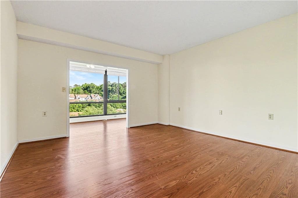 1 bedroom, 1 bathroom, 800 sq ft condominium for sale at 1800 Clairmont Lake 711, Decatur, GA 30033 — photo 7