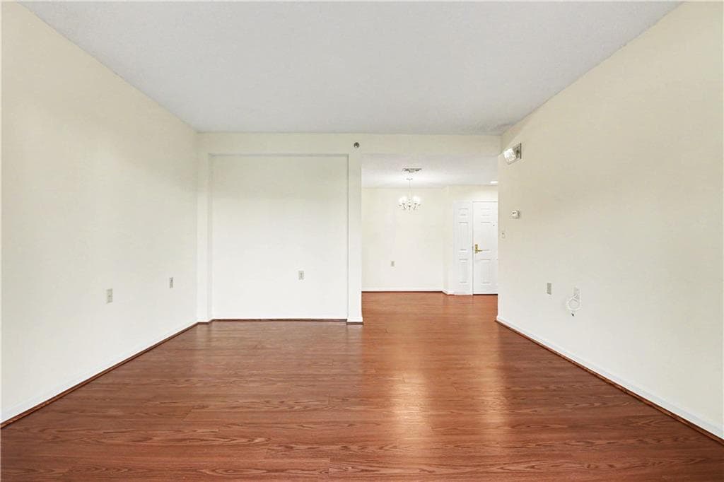 1 bedroom, 1 bathroom, 800 sq ft condominium for sale at 1800 Clairmont Lake 711, Decatur, GA 30033 — photo 8