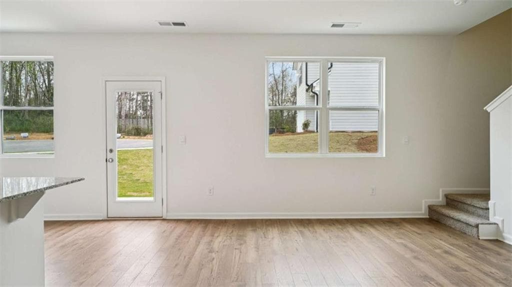 3 bedroom, 3 bathroom, 1,663 sq ft single family residence under contract at 5477 Cypress Circle, College Park, GA 30349 — photo 3
