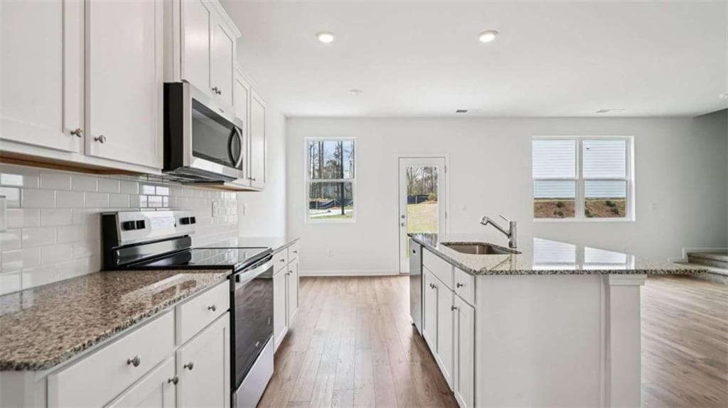 3 bedroom, 3 bathroom, 1,663 sq ft single family residence under contract at 5477 Cypress Circle, College Park, GA 30349 — photo 2