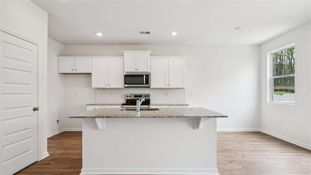 3 bedroom, 3 bathroom, 1,663 sq ft single family residence under contract at 5477 Cypress Circle, College Park, GA 30349 — photo 7