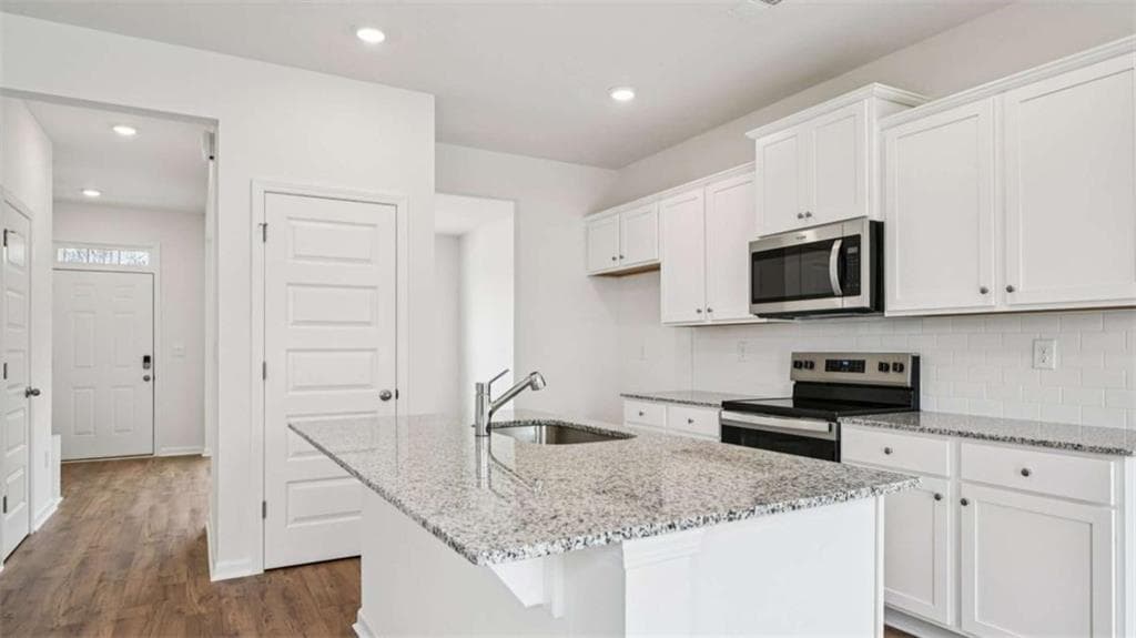3 bedroom, 3 bathroom, 1,663 sq ft single family residence under contract at 5477 Cypress Circle, College Park, GA 30349 — photo 8