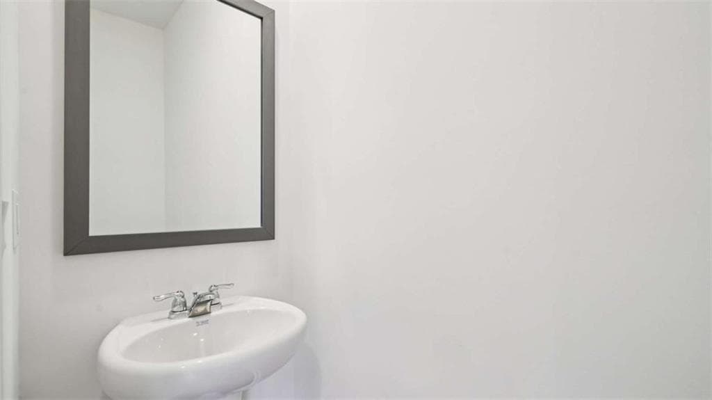 3 bedroom, 3 bathroom, 1,663 sq ft single family residence under contract at 5477 Cypress Circle, College Park, GA 30349 — photo 10