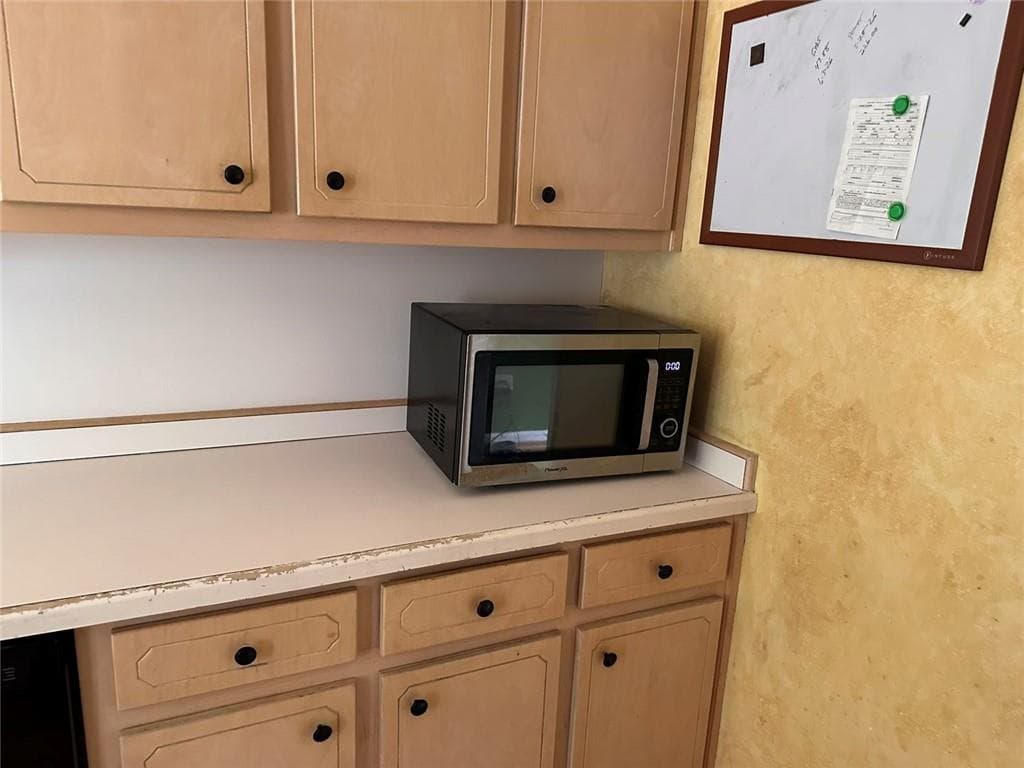 3 bedroom, 3 bathroom, 1,462 sq ft single family residence under contract at 7710 Silversmith Drive, Cumming, GA 30028 — photo 9