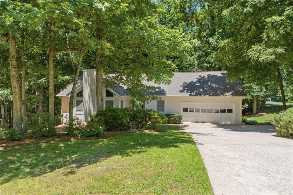 3 bedroom, 3 bathroom, 1,702 sq ft single family residence under contract at 3650 Southlake Circle, Cumming, GA 30041 — photo 2