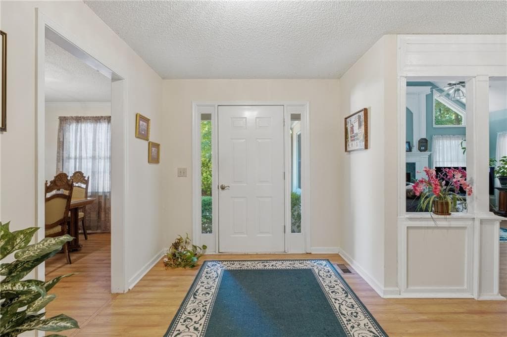 3 bedroom, 3 bathroom, 1,702 sq ft single family residence under contract at 3650 Southlake Circle, Cumming, GA 30041 — photo 3