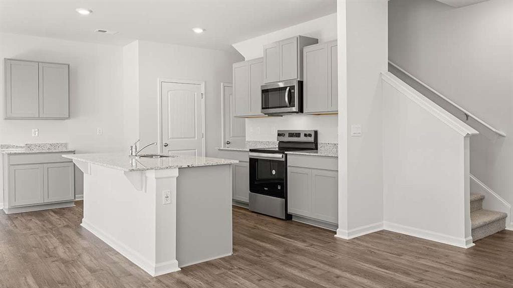 4 bedroom, 3 bathroom, 1,927 sq ft single family residence under contract at 5441 Brightwater Street, College Park, GA 30349 — photo 3