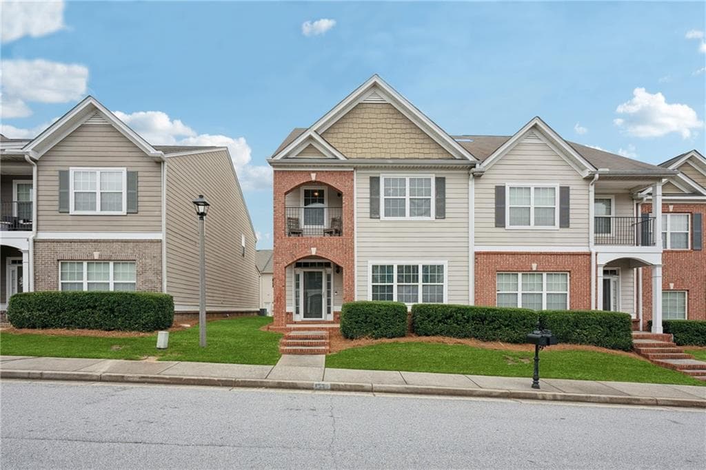 3 bedroom, 3 bathroom, 1,684 sq ft townhouse for sale at 7556 Rutgers Circle, Fairburn, GA 30213 — photo 3