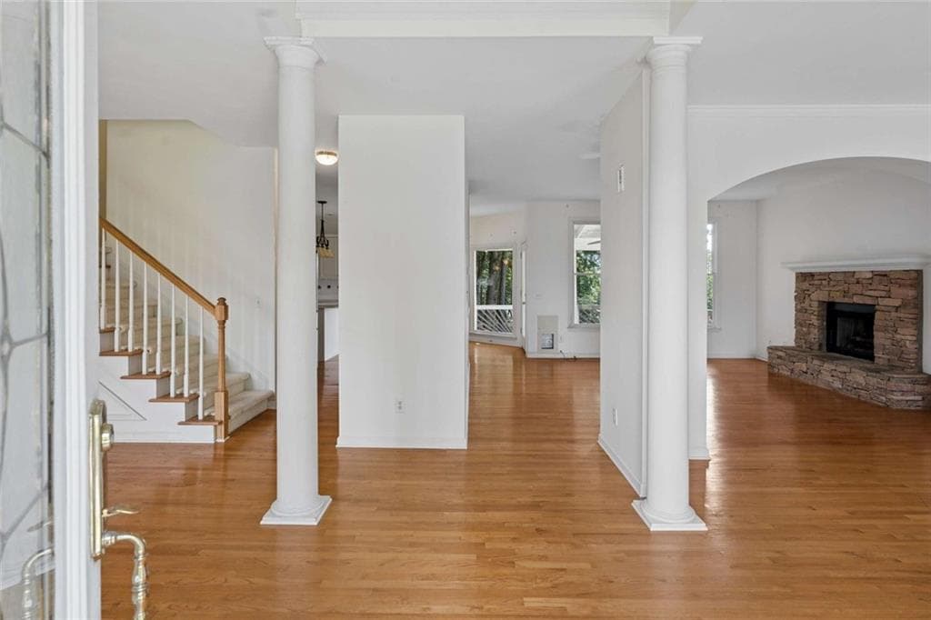 3 bedroom, 3 bathroom, 2,703 sq ft single family residence for sale at 5630 Williams Shores Drive, Cumming, GA 30041 — photo 4