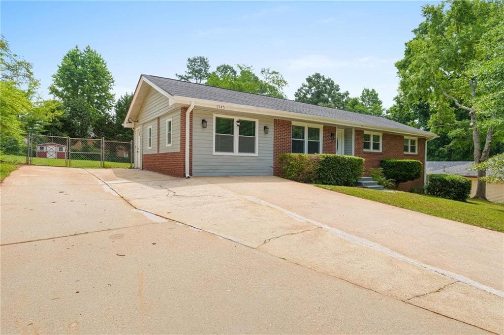 3 bedroom, 2 bathroom, 1,308 sq ft single family residence for sale at 1745 NW Rockbridge Road, Conyers, GA 30012 — photo 2